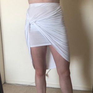 White skirt, with a very nice side detail! Brand:simlu size:s. Not see through.